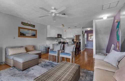 Santa Rosa Beach House | Steps to Private Beach Access/Walking Distance to Shops&Restaurants/*Heated Community Pool/Sleeps 7