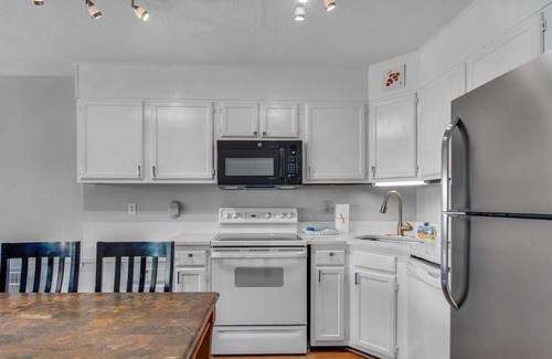 Santa Rosa Beach House | Steps to Private Beach Access/Walking Distance to Shops&Restaurants/*Heated Community Pool/Sleeps 7