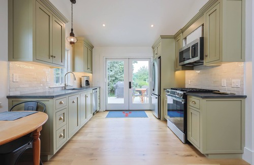Orleans House | Steps to Rock Harbor, Fully Renovated Cape Cod Cottage