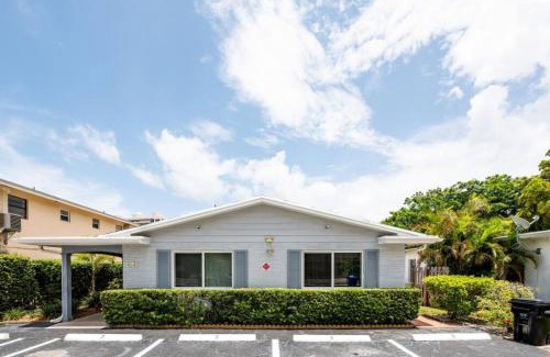 Lauderdale-by-the-Sea Apartment | Steps to Sand and Sea 1