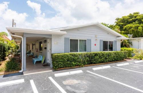 Lauderdale-by-the-Sea Apartment | Steps to Sand and Sea 1