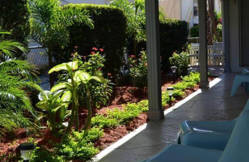 Lauderdale-by-the-Sea Apartment | Steps to Sand and Sea 2