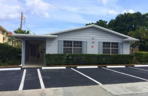 Lauderdale-by-the-Sea Apartment | Steps to Sand and Sea 2