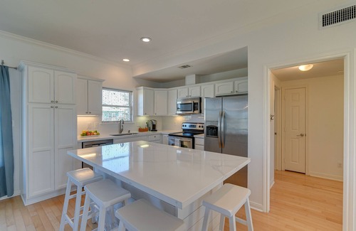 Galveston Cottage | Steps to Sand: Pirates Beach House in Galveston!