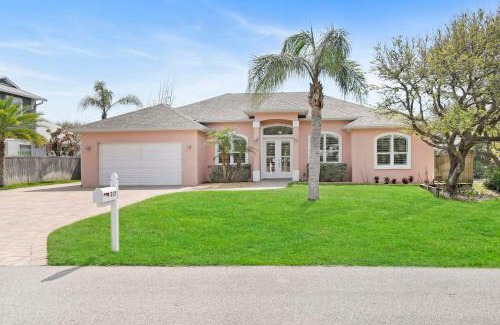 Vilano Beach House | Steps to Sand Sparkling Pool 5 Bdrm Near DT