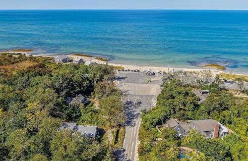 Orleans House | Steps to Skaket Beach