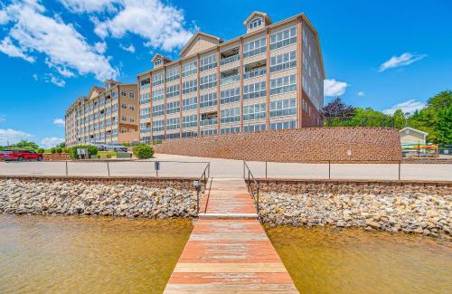 Huddleston Apartment | Steps to Smith Mountain Lake Unit with Pool Access!