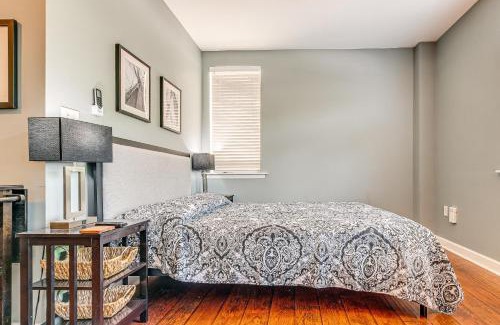 Huddleston Apartment | Steps to Smith Mountain Lake Unit with Pool Access!
