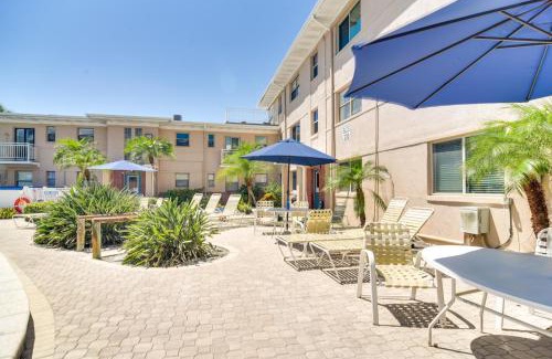 St. Pete Beach Apartment | Steps to St Pete Beach Condo with Pool Access