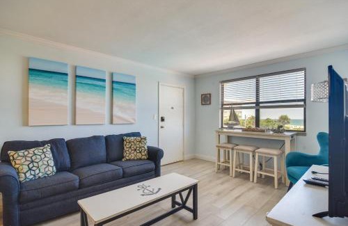 St. Pete Beach Apartment | Steps to St Pete Beach Condo with Pool Access