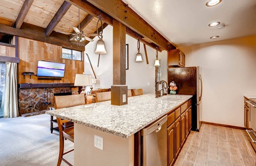 South Lake Tahoe House | Steps to the beach, Pool, Hot Tub, Sauna LLV480