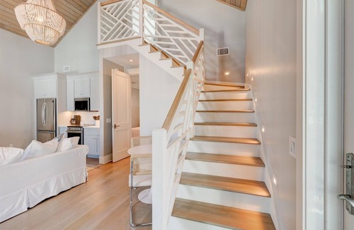 Seacrest House | Steps to the beach - 2 bikes - Stunniong carriage house `Casita Blanca`