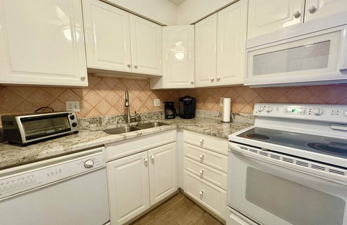 Sarasota Condo | STEPS TO THE BEACH! For Special Pricing, call 813-731-7673