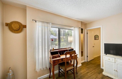 Sarasota Condo | STEPS TO THE BEACH! For Special Pricing, call 813-731-7673
