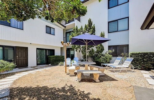 Sarasota Condo | STEPS TO THE BEACH! For Special Pricing, call 813-731-7673