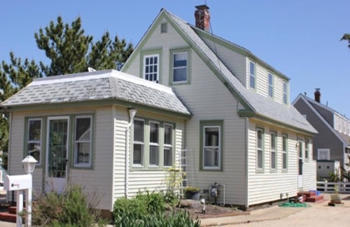 North Beach Haven House | Steps To The Beach - Brant Beach Single Family with Cottage!