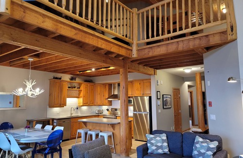 Big White Ski Resort Ski Chalet | Steps to the Bullet Chair and the Village! Best Location & Private HOT TUB!