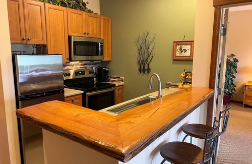 East Kootenay Condo | Steps to the Elk Chair | Pool and Hot Tub