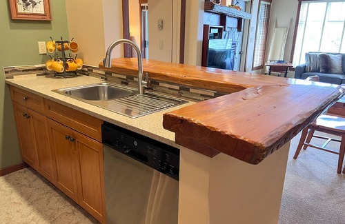 East Kootenay Condo | Steps to the Elk Chair | Pool and Hot Tub
