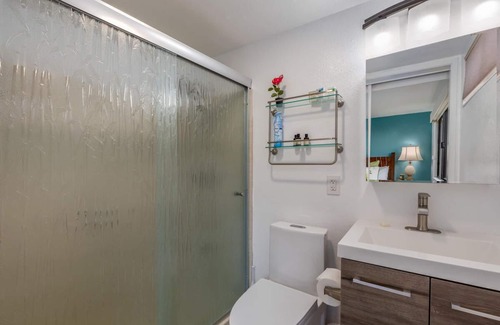 Historic Kailua Village Condo | STEPS TO THE OCEAN, AMAZING END UNIT, GROUND FLOOR, CAIR, KONA REEF