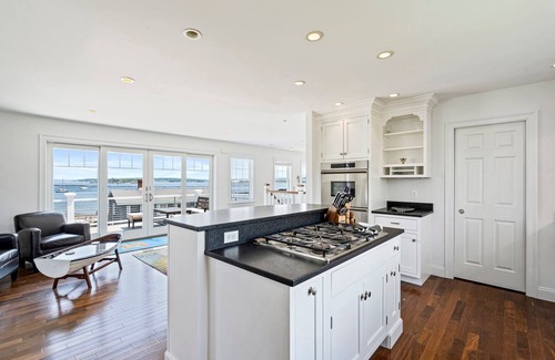 Pond Cove House | Steps to the Sand, Modern Home on Willard Beach, Fenced in Yard, Deck & Grill