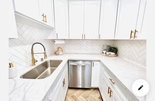 Mission Beach Cottage | Steps to the Sand-Upscale Beach Cottage