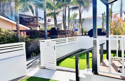 Mission Beach Cottage | Steps to the Sand-Upscale Beach Cottage