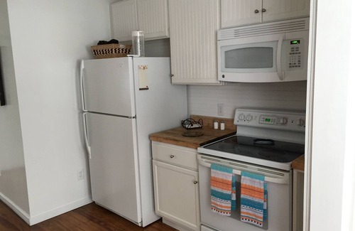Jacksonville Beach House | Steps To The Beach - Newly renovated 2/1 ground floor condo with ocean views