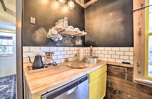 Sturgeon Bay Apartment | Steps to Waterfront & Dtwn: Sturgeon Bay Escape!