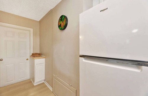 Wichita House | Steps to Wesley Medical Center! ~Sunny Studio!~