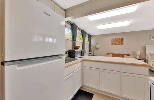 Wichita House | Steps to Wesley Medical Center! ~Sunny Studio!~
