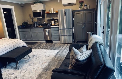 Concord Apartment | STEPS TO WILLAMETTE - Bright & Open Luxury Studio central to all Portland offers