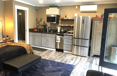 Concord Apartment | STEPS TO WILLAMETTE - Bright & Open Luxury Studio central to all Portland offers
