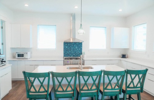 Miramar Beach House | STEPS2BEACH/FREE BeachChairs March-Oct/Pool/Hot tub/ELEVATOR/FREE GolfCart&Bikes