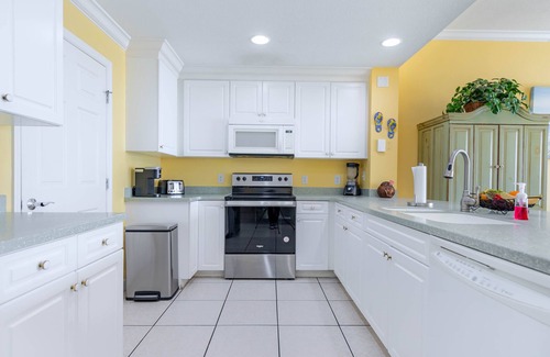Thomas Drive Condo | Sterling Beach 3BR 2BA 2nd floor beautiful condo! Free Beach Chairs!