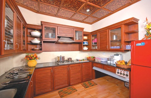 Alappuzha Boat Rental | Sterling House boat Lake Palace Alleppey