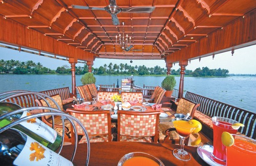 Alappuzha Boat Rental | Sterling House boat Lake Palace Alleppey