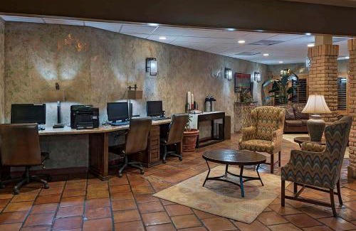 Carlsbad Hotel | Stevens Inn a Howard Johnson by Wyndham
