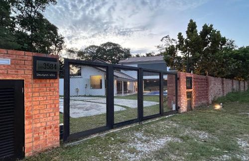 Si Rusa Villa | Stevlynn Villa