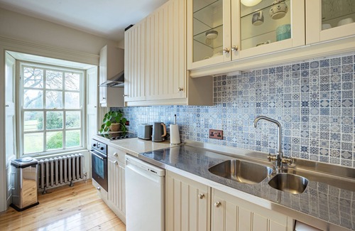 Newton Stewart Cottage | Stewart Apartment - an apartment that sleeps 12 guests in 5 bedrooms