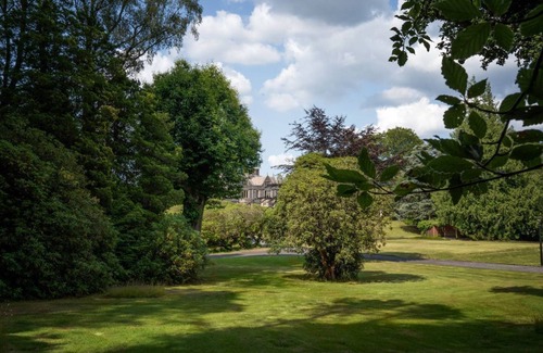 Newton Stewart Cottage | Stewart Apartment - an apartment that sleeps 12 guests in 5 bedrooms