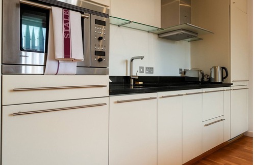 Clerkenwell Apartment | Still Life St. Paul's Executive