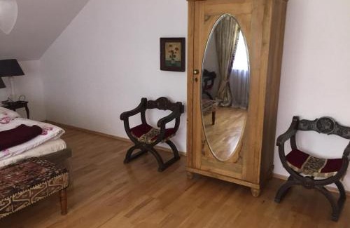 Heinersreuth Apartment | Stillvoll Wohnen mit Fahrradweg zum Festspielhaus