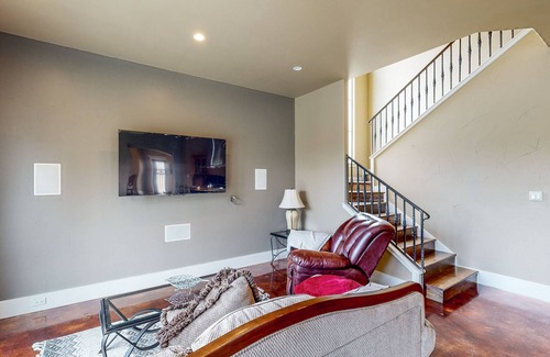 Lakeview  Jefferson County House | Stillwaters Paradise Resort-Style Pool & Jacuzzi