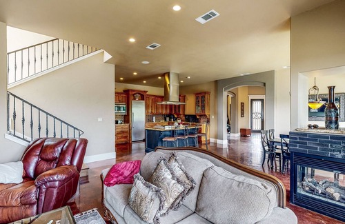 Lakeview  Jefferson County House | Stillwaters Paradise Resort-Style Pool & Jacuzzi