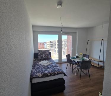 Kirchrode-Bemerode-Wulferode Apartment | Stilvolle Neubauwohnung mit Balkon&WLAN