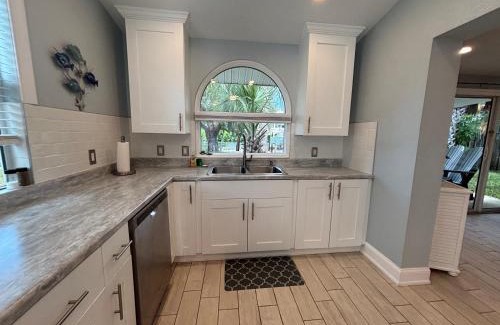 Bonita Shores House | Stingray - Intimate Quaint on Imperial River 1.4 mi. 2 Beach