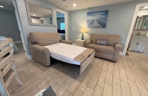 Bonita Shores House | Stingray - Intimate Quaint on Imperial River 1.4 mi. 2 Beach
