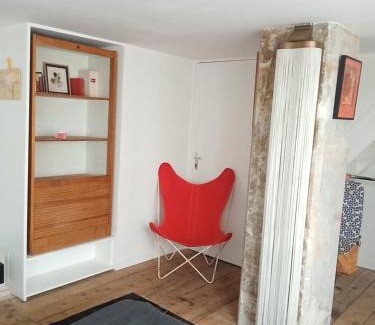 Quartier de la Folie-Mericourt Apartment | Stipologic 6P 2BR