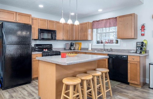 Hidden Valley House | Stocked, Beautiful, Comfortable Mountain Home - Perfect Family Getaway